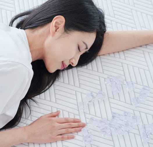 듀라텍스 냉감 쿨매트 내돈내산 후기 4 올여름 역대급 더위가 예상된다는 소식에 잠 못 이루는 밤들이 걱정되어 결국 '듀라텍스 냉감 쿨매트'를 제 돈 주고 구매했습니다!