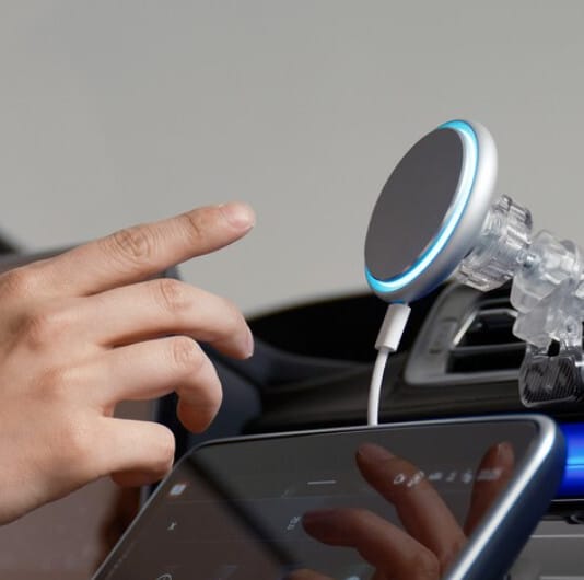 메이튼 QI2 크레스트 맥세이프 차량용 무선 충전거치대 리뷰 7 메이튼 QI2 크레스트 차량용 맥세이프 무선 충전거치대는 QI2 인증으로 안전성과 효율성을 높인 최신 차량용 액세서리